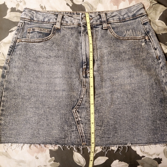 FREE!! Y2K Wild Fable distressed stone washed raw hem min skirt - Picture 4 of 7